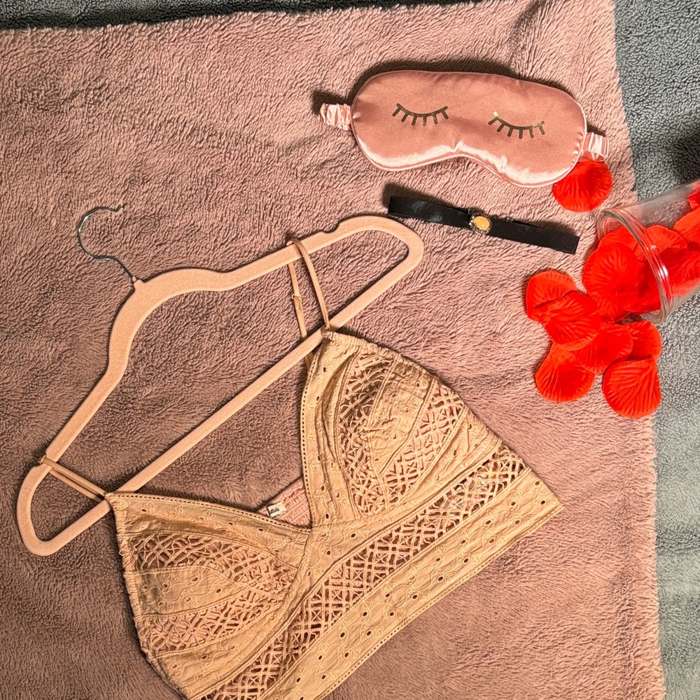 Listicle Lace Bralette in Cream